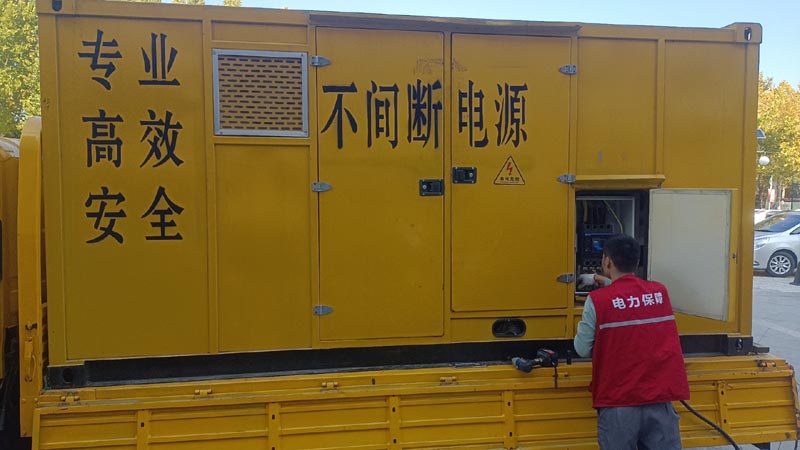 鼎城柴油发电机组和UPS电源配合使用时，如何避免切换过程中的电力中断？